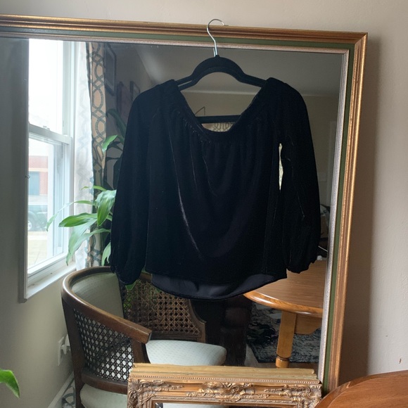 L'Academie Off-the-Shoulder Velour Top - Picture 5 of 6